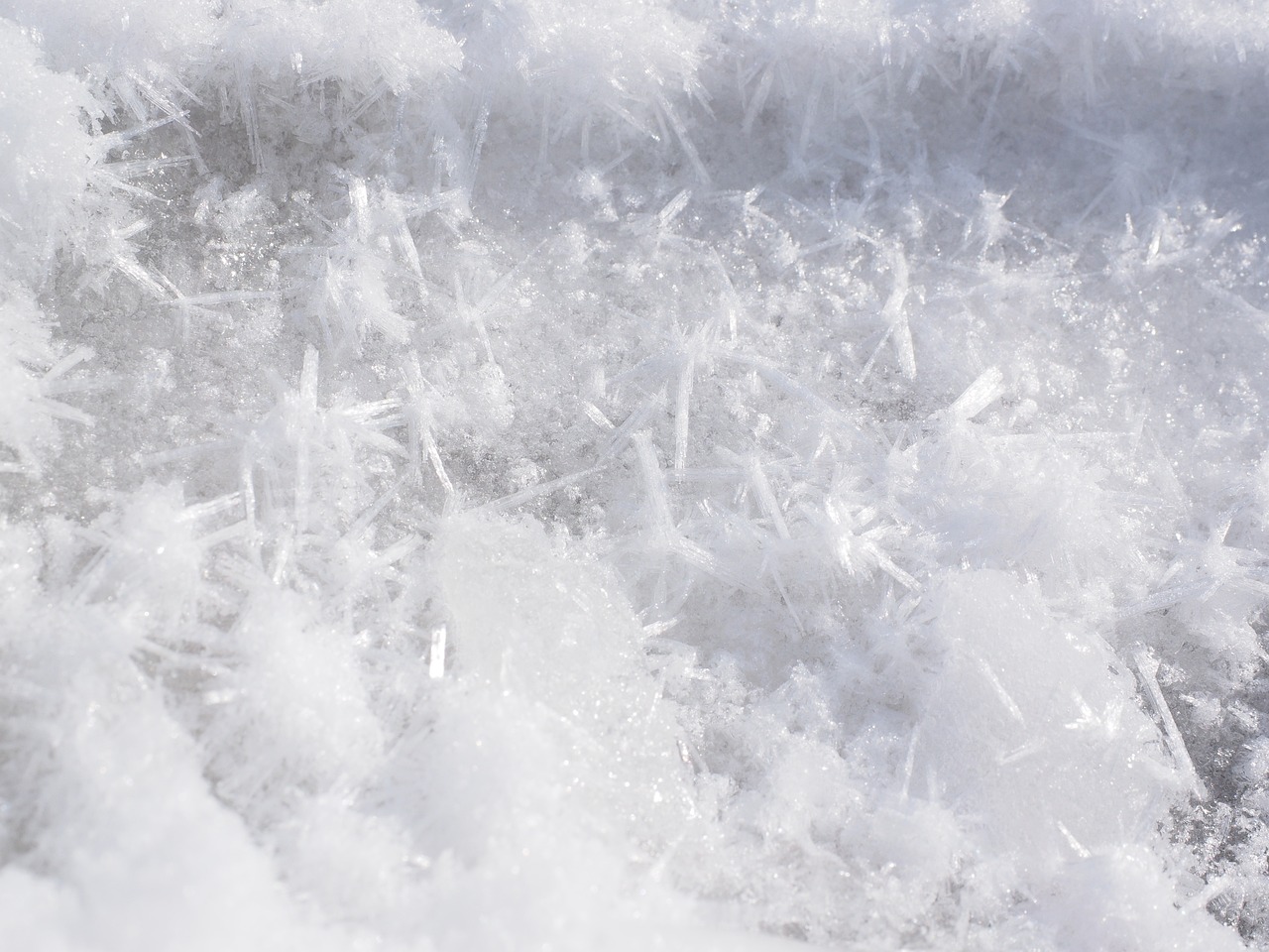 新疆雪崩，摄像头下的壮丽瞬间